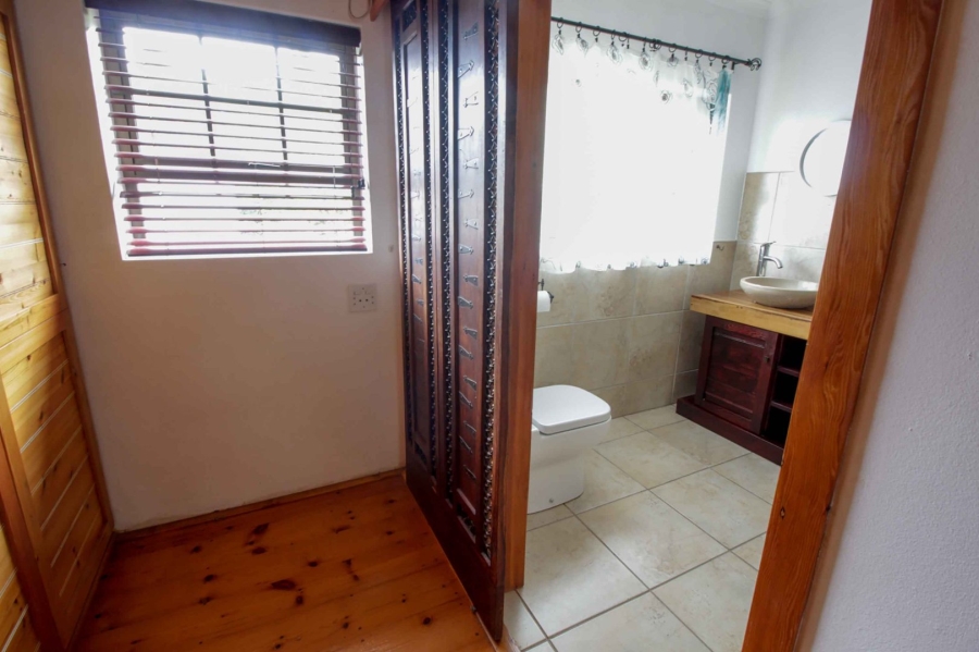 5 Bedroom Property for Sale in Paradise Beach Eastern Cape